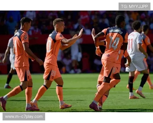 费尔明戴帽助巴萨大胜 拉什福德制造点球并上演双响佳绩 费尔明戴帽助巴萨大胜 拉什福德制造点球并上演双响佳绩