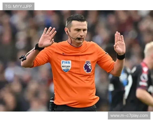 裁判奥利弗双红会执法标准引发热议 引领比赛判罚新风向 裁判奥利弗双红会执法标准引发热议 引领比赛判罚新风向